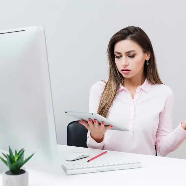 femme-qui-veut-souscrire-une-assurance-auto