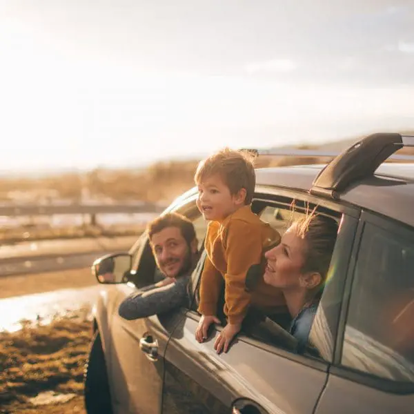 famille dans une voiture