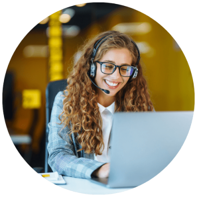 gestionnaire-de-sinistre-moto-accompagnant-un-sinistre-au-telephone