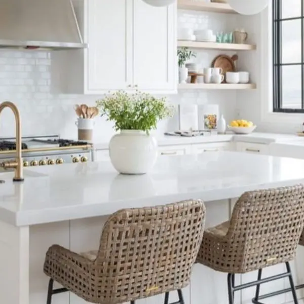 cuisine-blanche-avec-plan-de-travail-de-cuisine