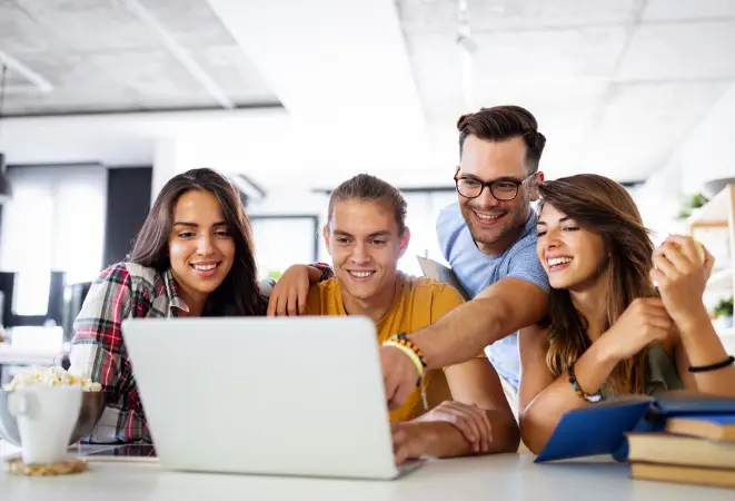 jeunes étudiants recherchant un travail