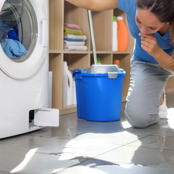 machine a laver avec une fuite d'eau